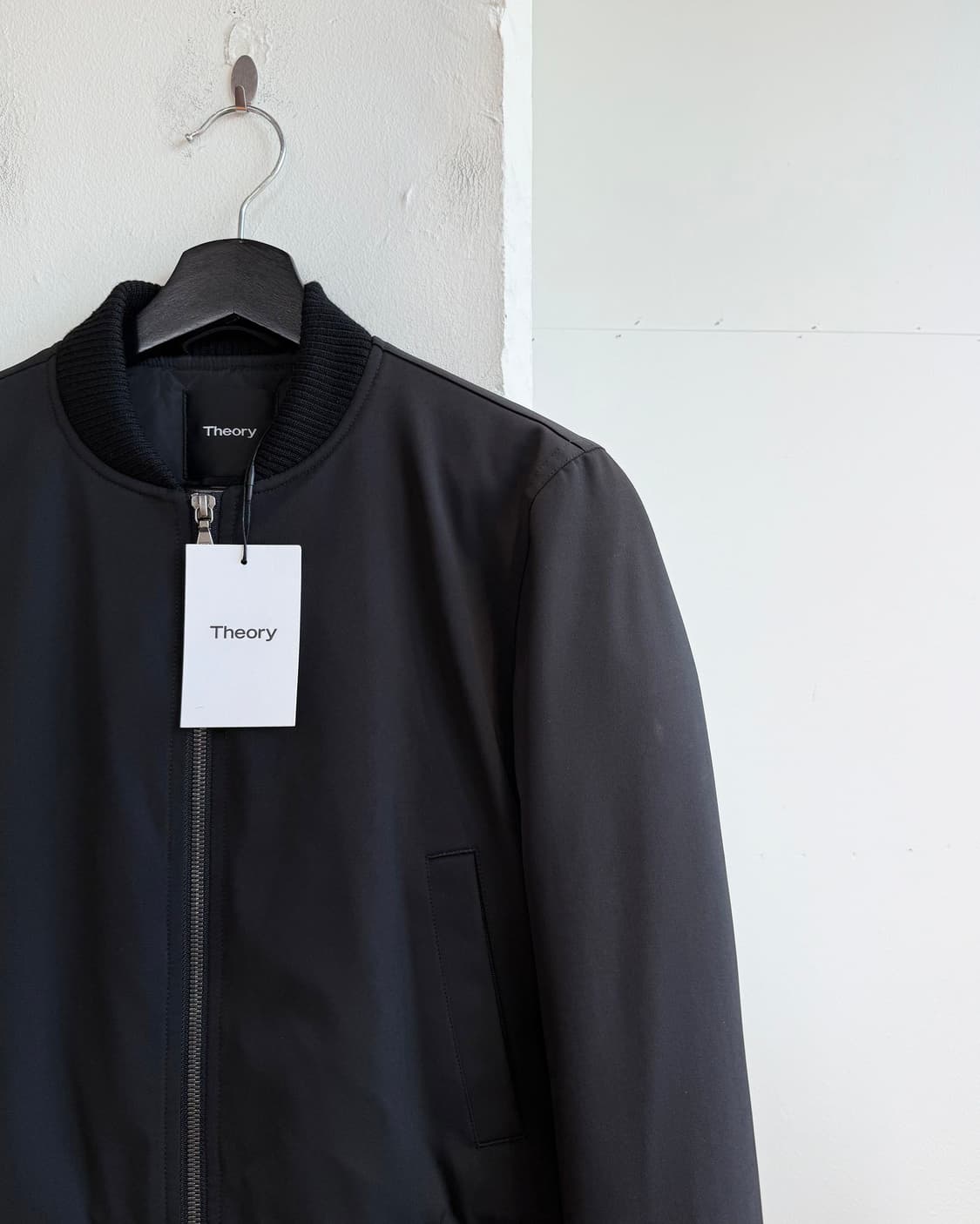 띠어리 블랙 구스다운 봄버 자켓  상품이미지5