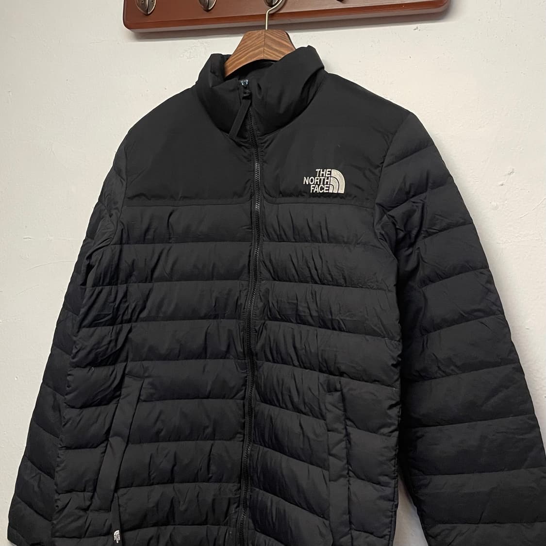 노스페이스 블랙 구스다운 경량 패딩 점퍼   상품이미지2