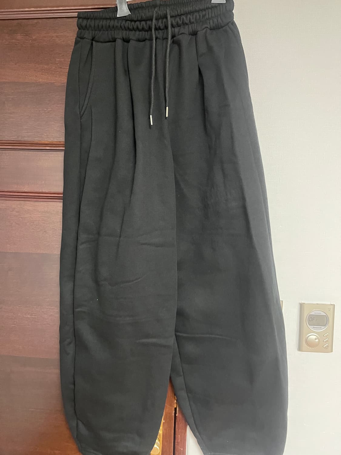 스컬리웩 블랙 스웻팬츠 상품이미지2