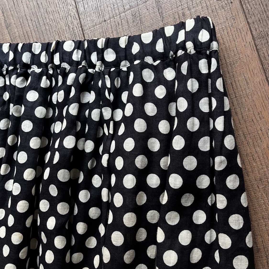 Dot Asymmetry Pleats Skirt 상품이미지4