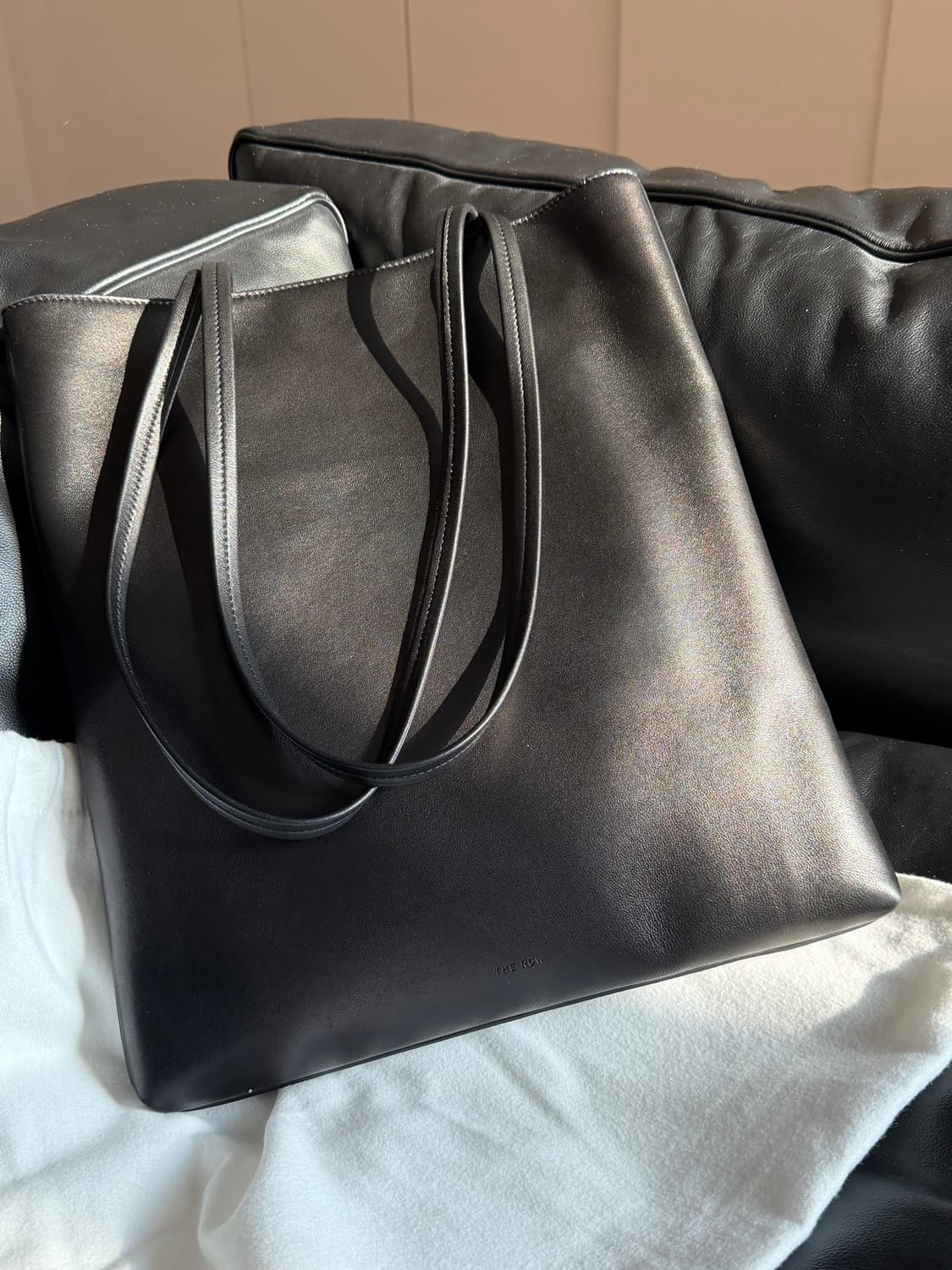 THE ROW   Flat Tote in leather 상품이미지3
