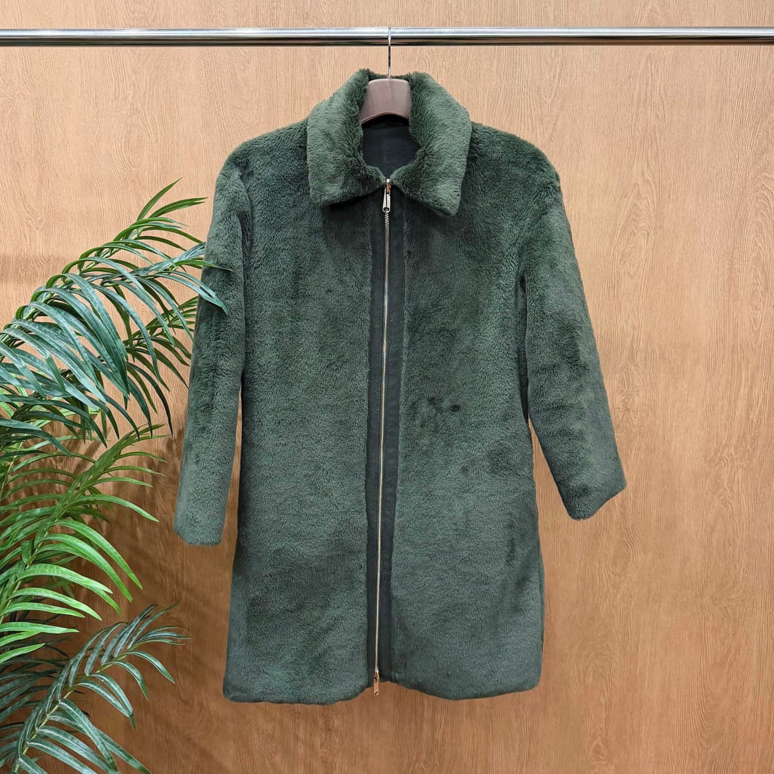 막스앤코 하프 퍼 코트 투웨이 지퍼 디테일 레귤러핏 그린 상품이미지1