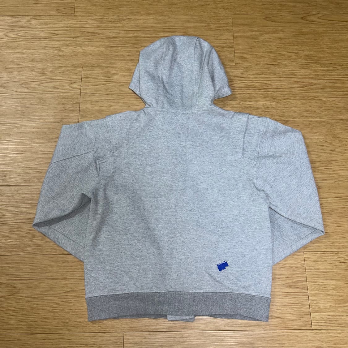 아더에러 스컬프처 로고 후드 자켓 그레이 상품이미지4