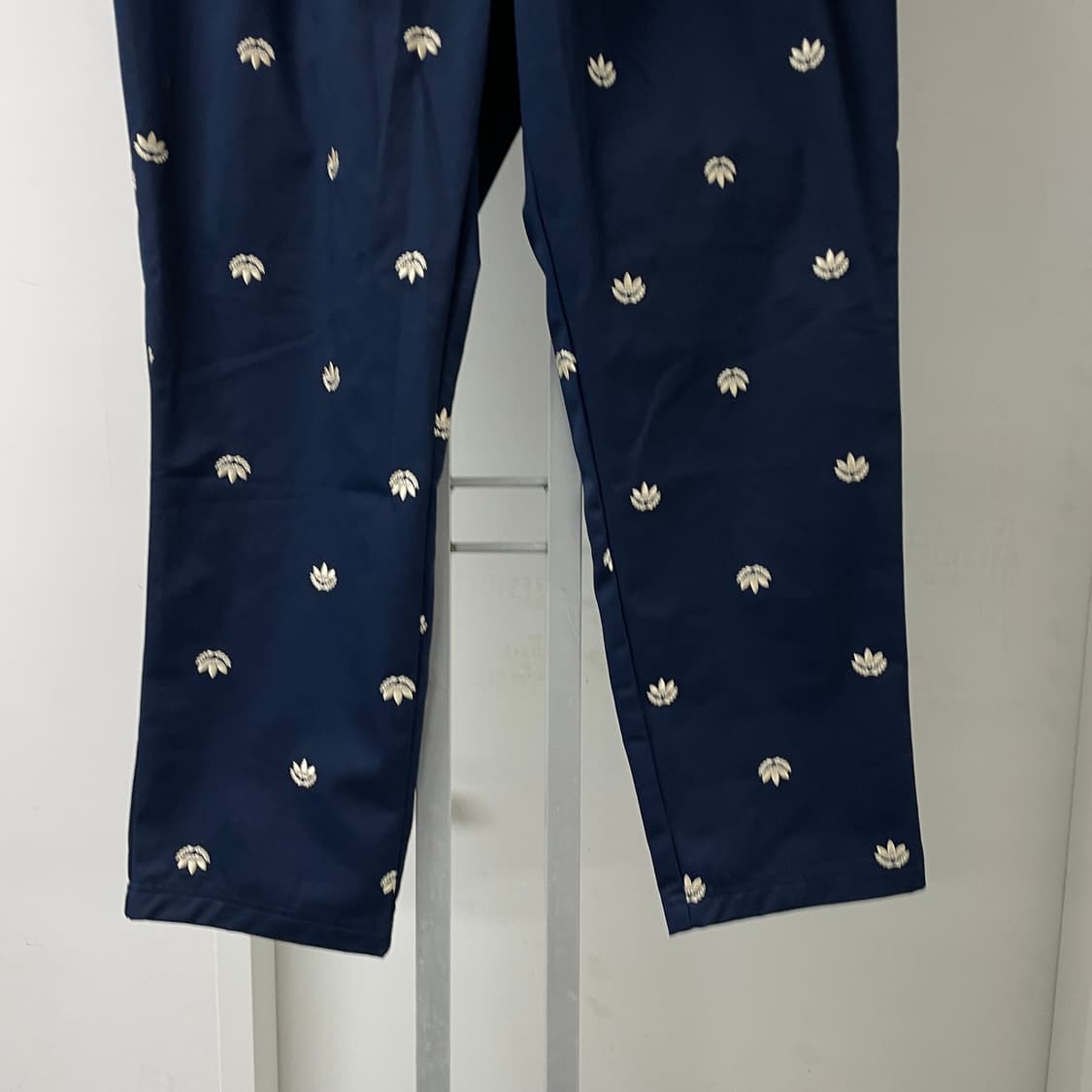 아디다스 멀티 자수 네이비 팬츠 XL 상품이미지3