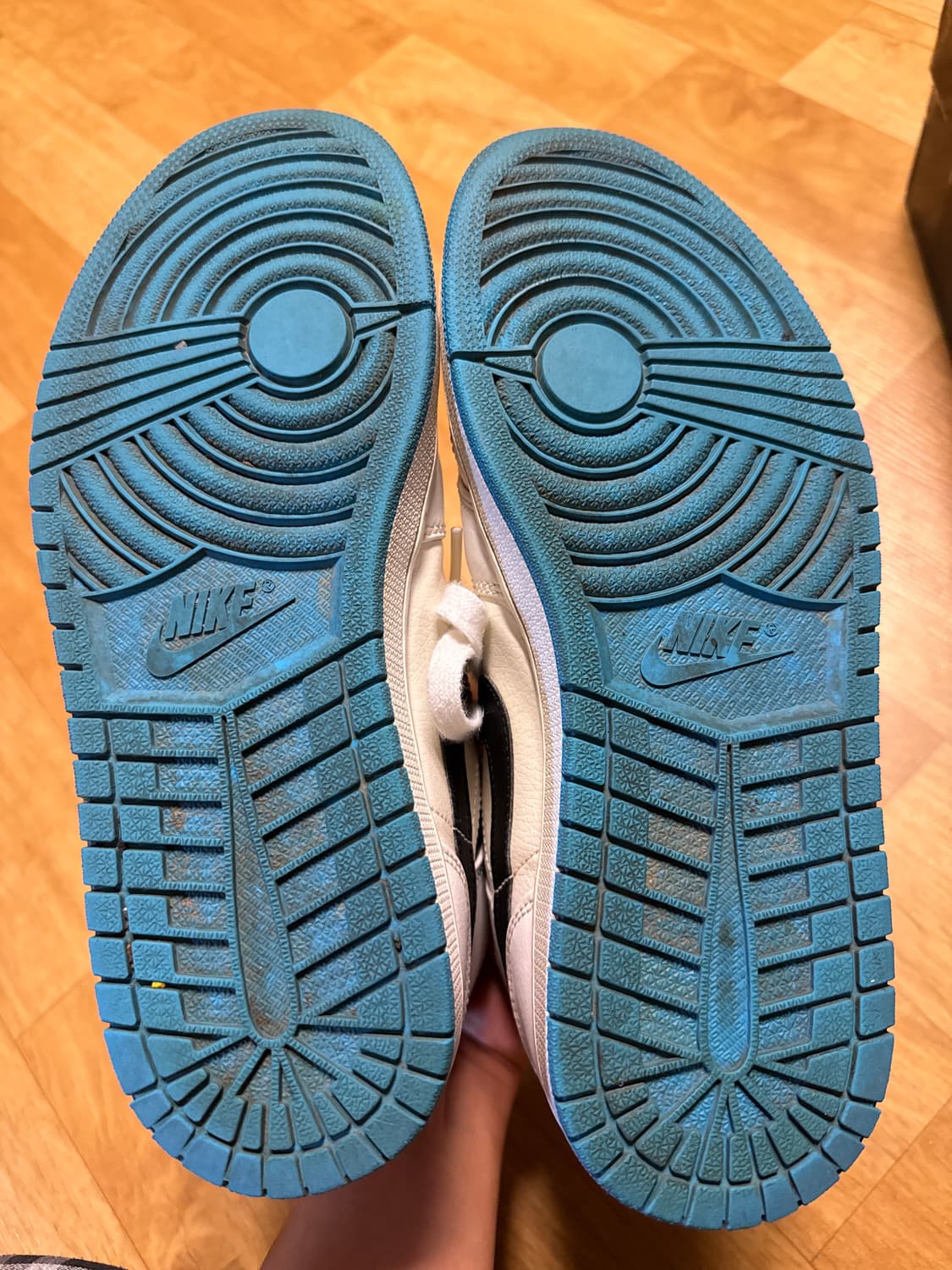 나이키 조던 1 미드 레이저 블루 275 상품이미지5