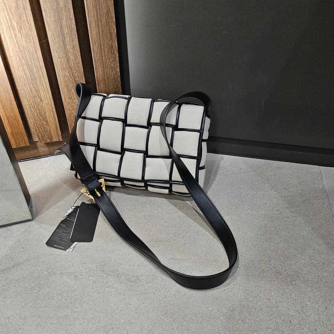 보테가 베네타 패딩 카세트백 윈드스웹트 가방 상품이미지3