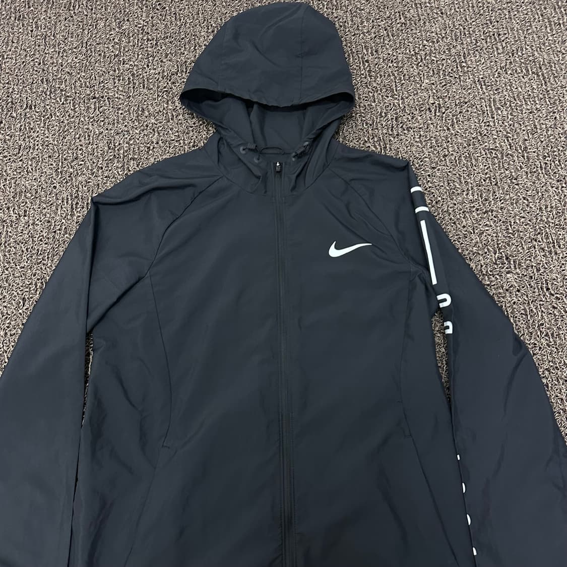 NIKE 나이키 여성 경량 바람막이 블랙 90(L) 상품이미지2