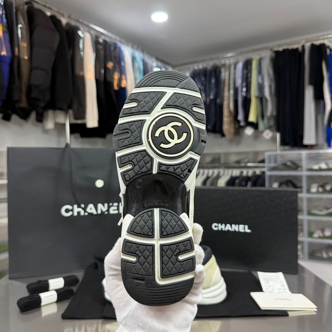 [리오브] 샤넬 CC 로고 테니스 카프스킨 스웨이드 스니커즈 상품이미지3