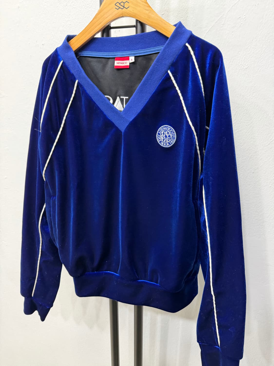 정품) MENASOO 미나수 여성 벨벳 맨투맨 S 상품이미지3