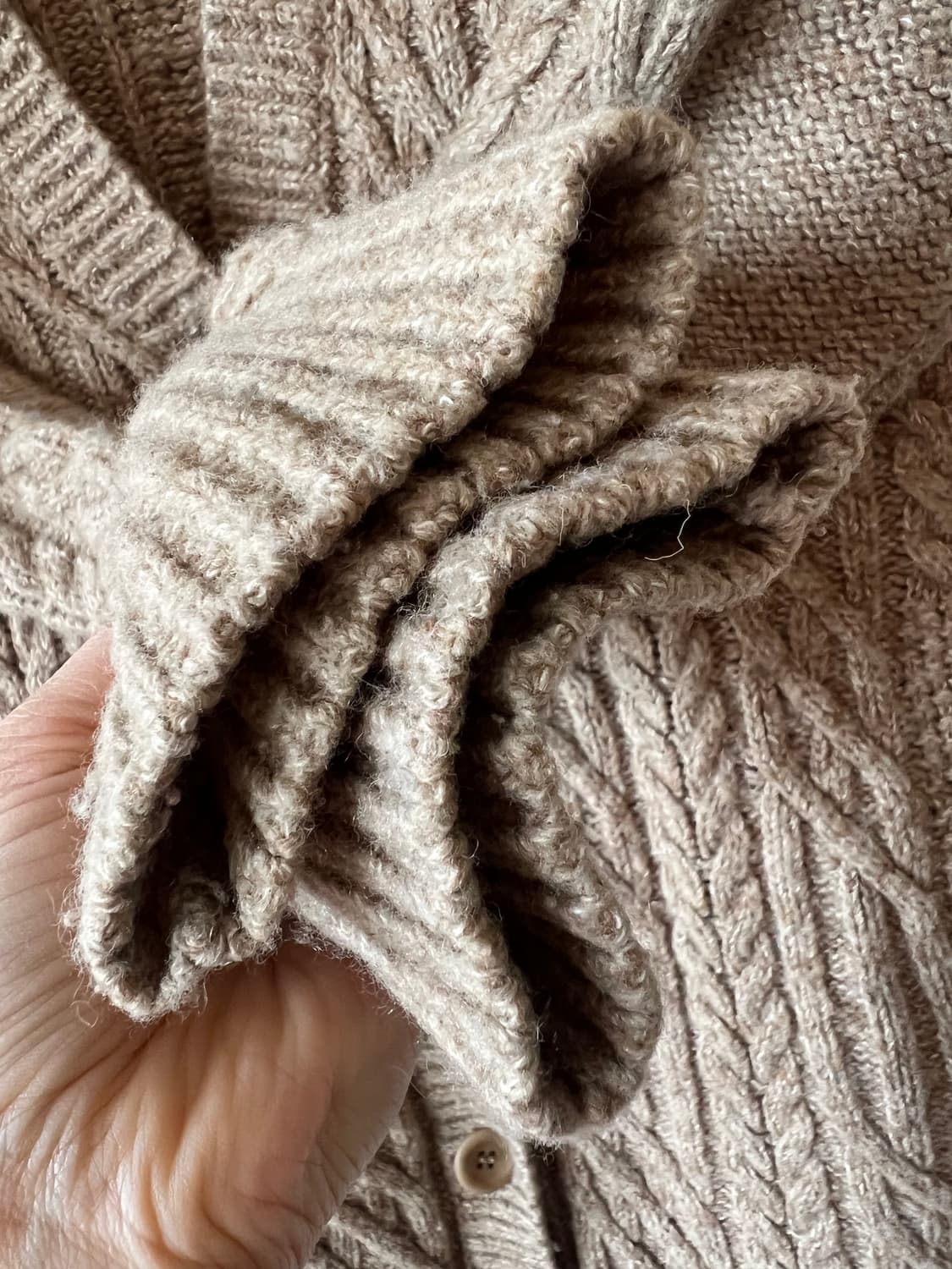 써스데이아일랜드 여성 카멜베이지 브이넥가디건 케이블가디건 상품이미지4