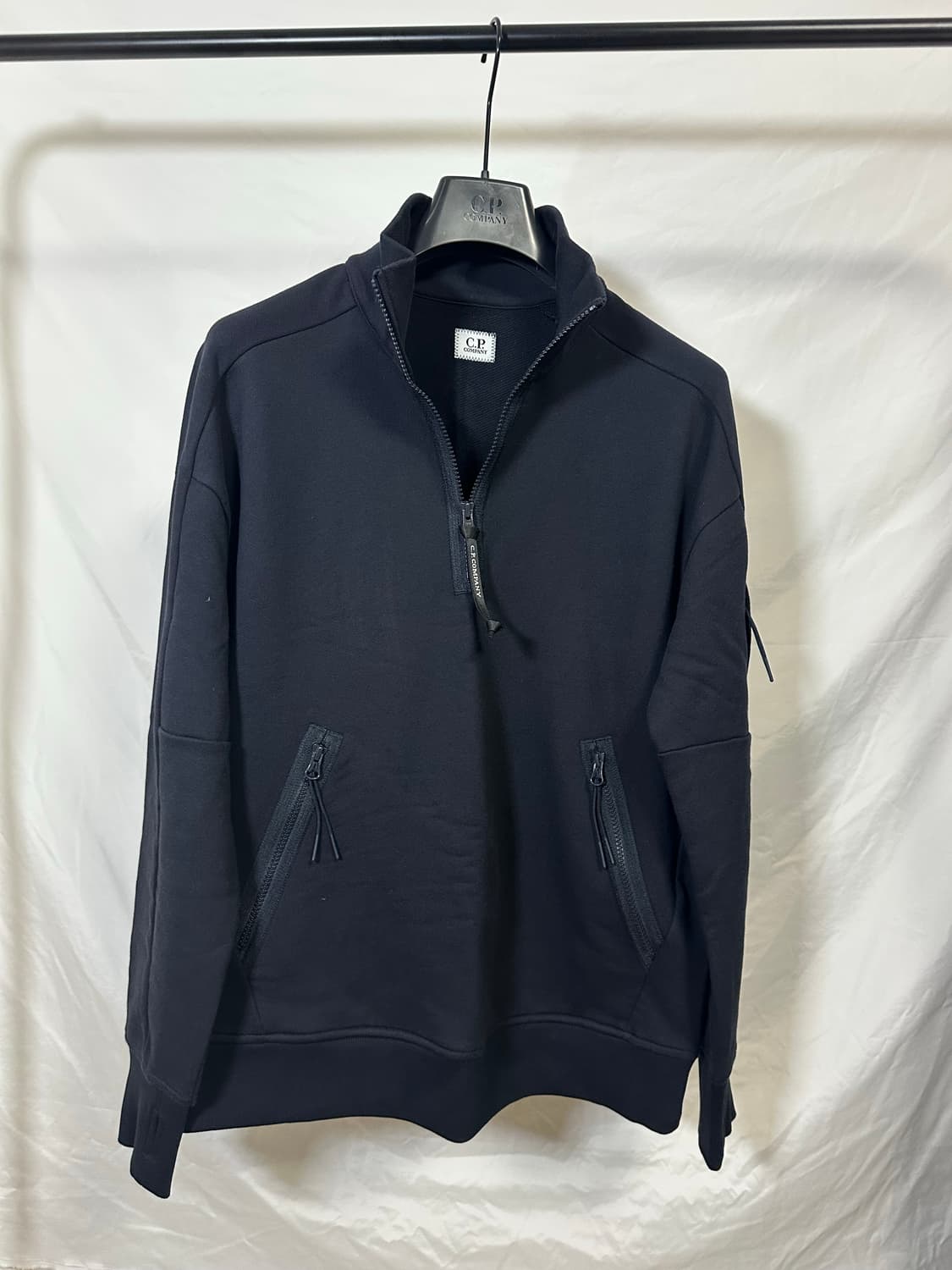 CP컴퍼니 렌즈와펜 하프집업 블랙 (M) 상품이미지1