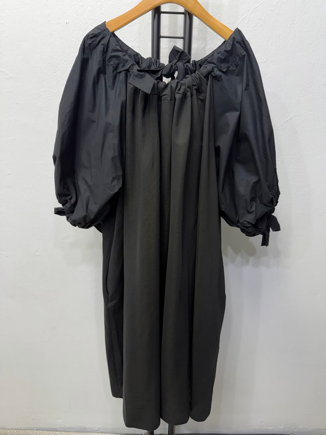 정품) COS 코스 오버사이즈 블랙 셔링 원피스 M/L 상품이미지1