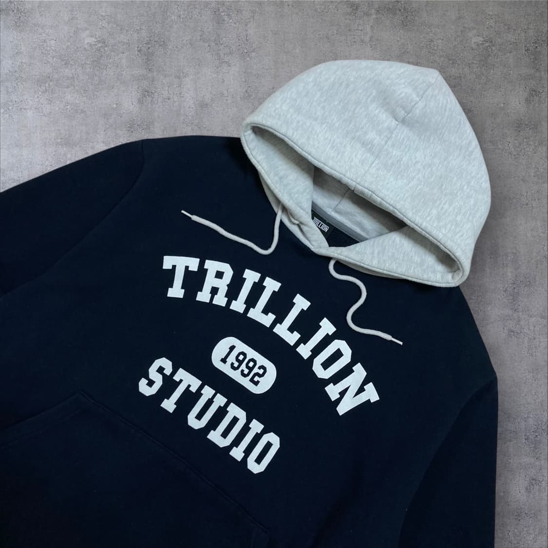 트릴리온 스펠아웃 빅로고 네이비 후드티 상품이미지2