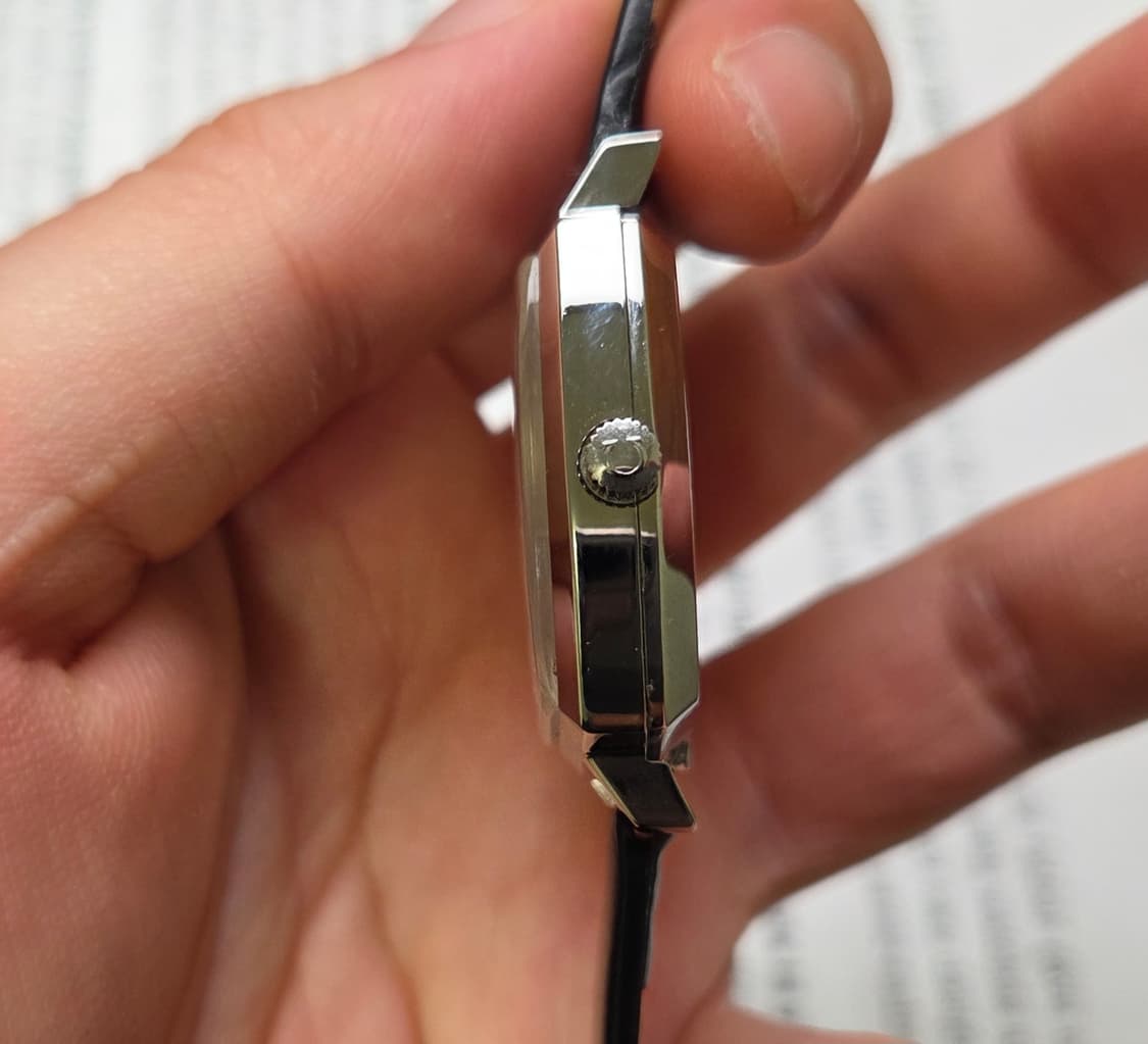 빈티지 오메가 제네브 정사각탱크 화이트 싱글데이트 오토매틱 
 상품이미지6