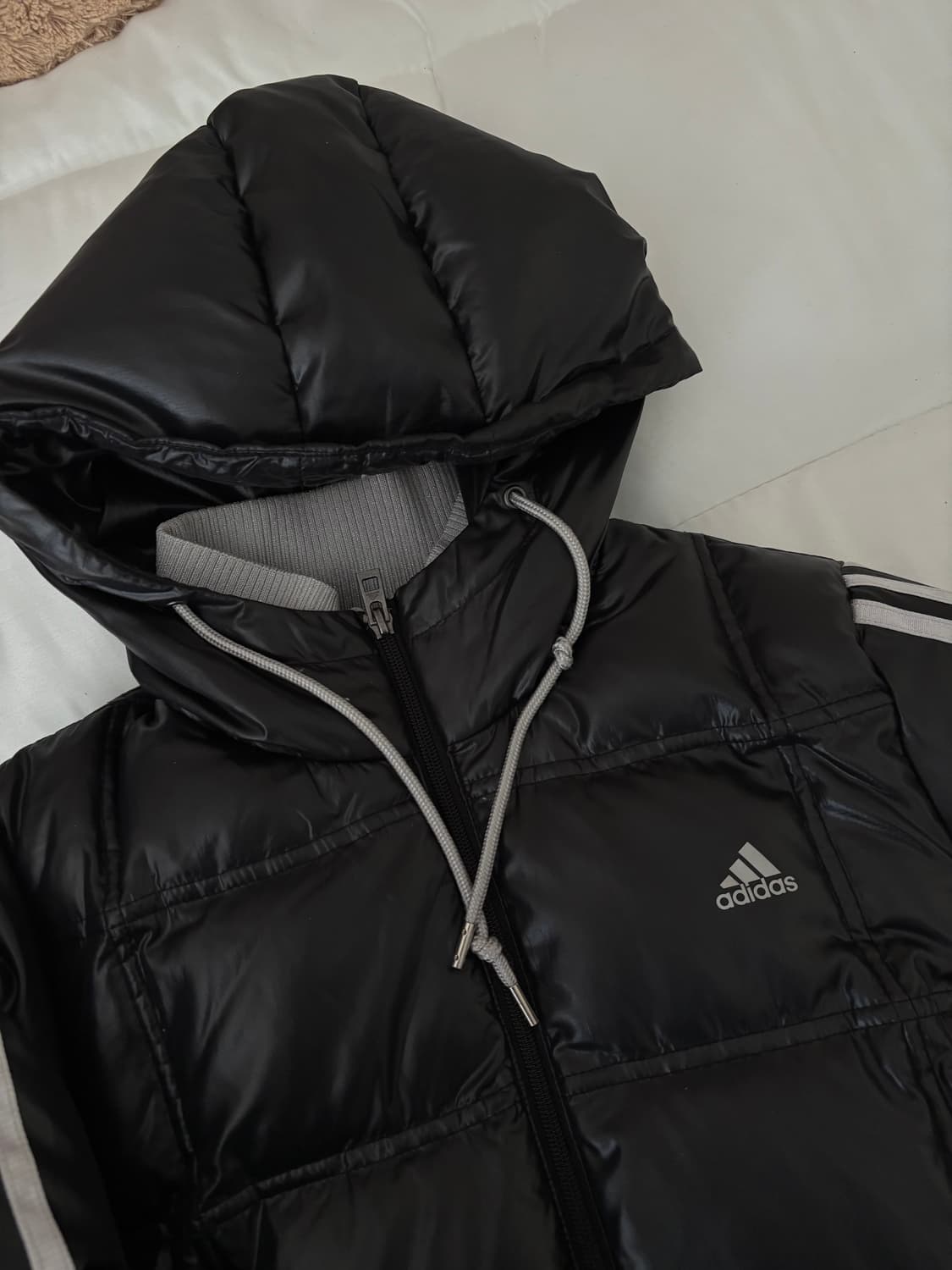 아이다스 삼선 덕다운 패딩 블랙 상품이미지2