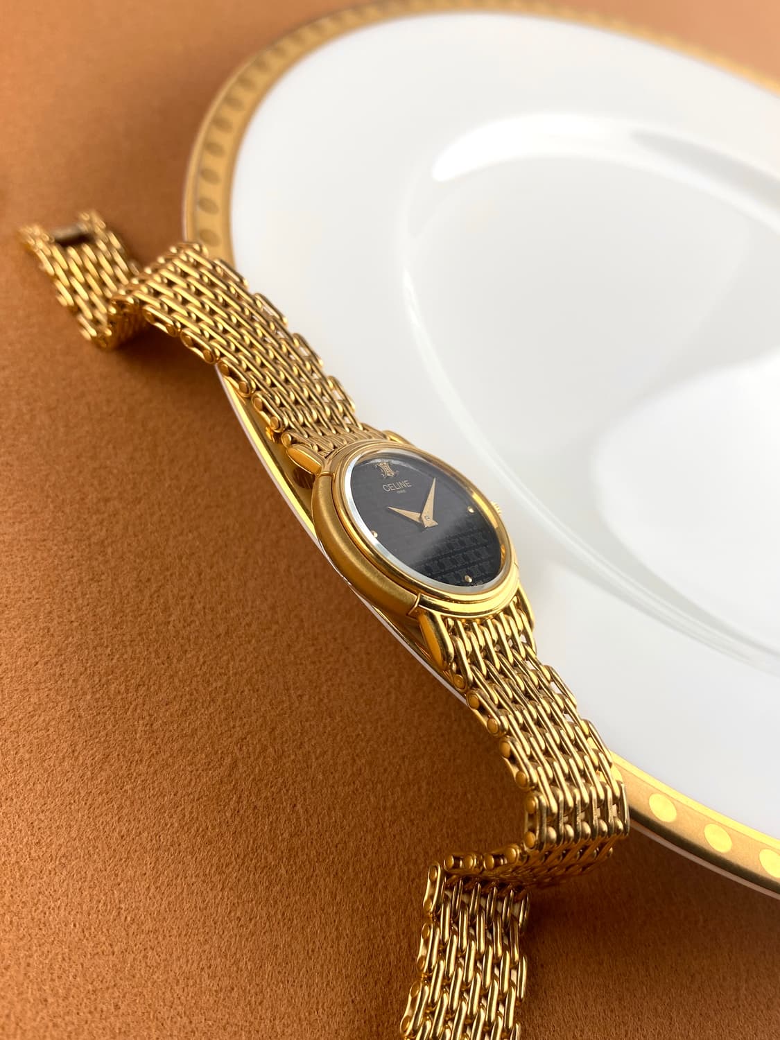 CELINE round triomphe gold watch 상품이미지4