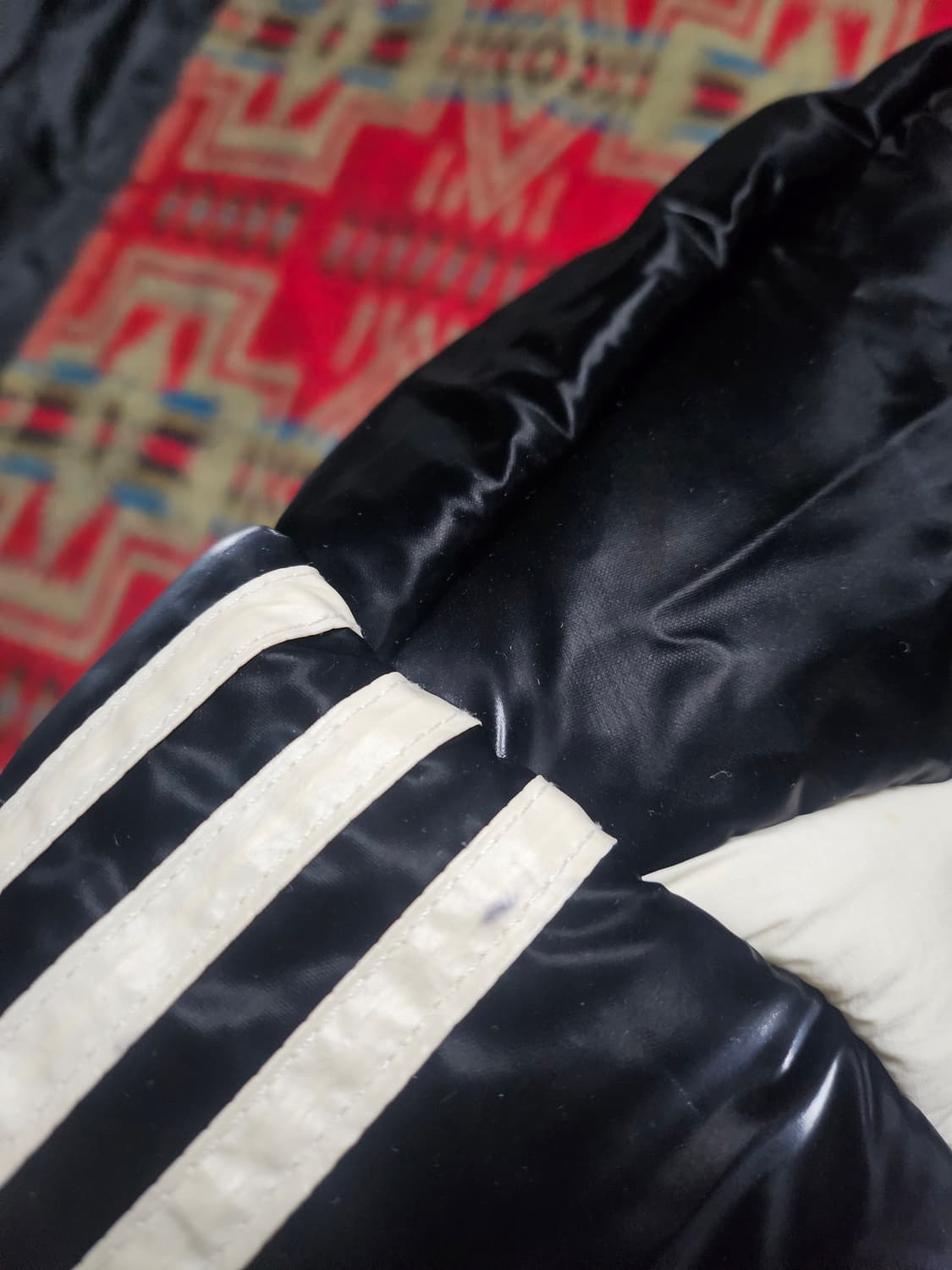 아디다스 스키 시크 푸퍼 에나멜 패딩 상품이미지5