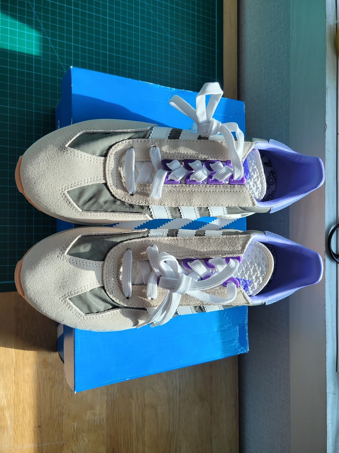 280사이즈 아디다스 부스트 런닝화 새상품 레트로피 런닝 상품이미지1