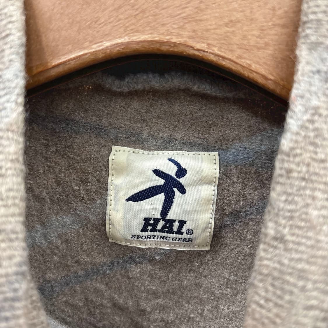 이세이미야케 하이 하이넥 울 니트 블루 라인 디테일 레귤러핏 그레이 상품이미지6