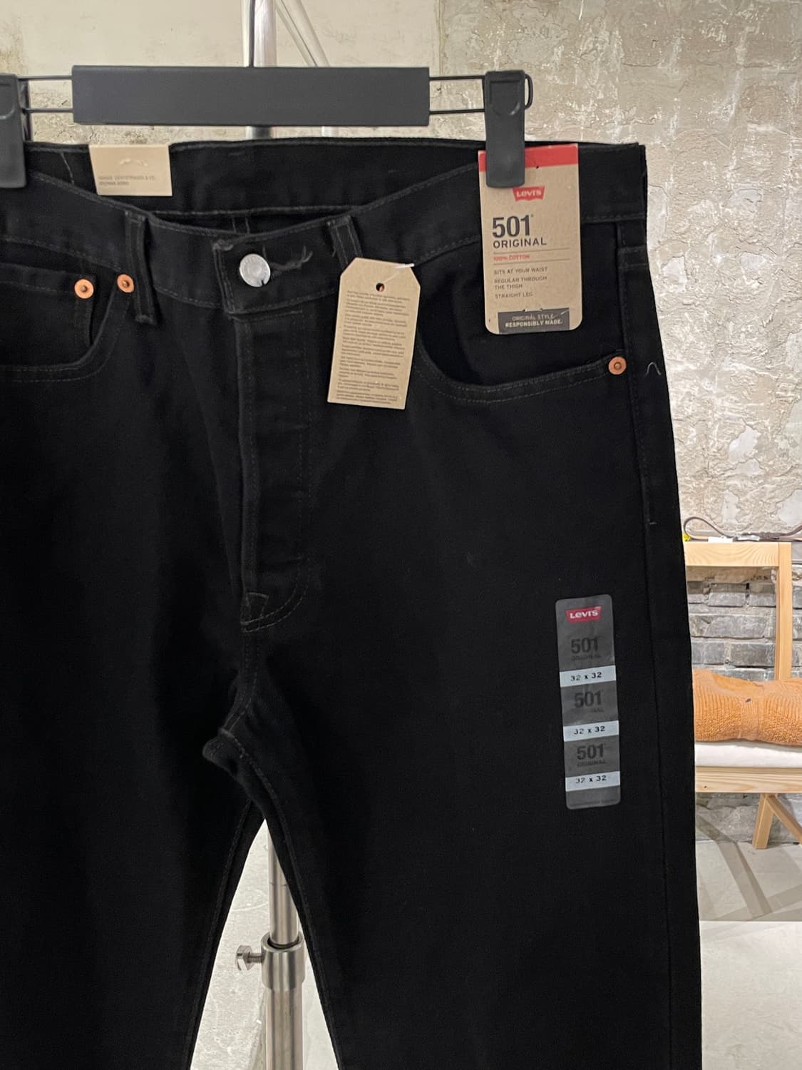 리바이스 501 레드탭 블랙 버튼 플라이 데님 팬츠 상품이미지3