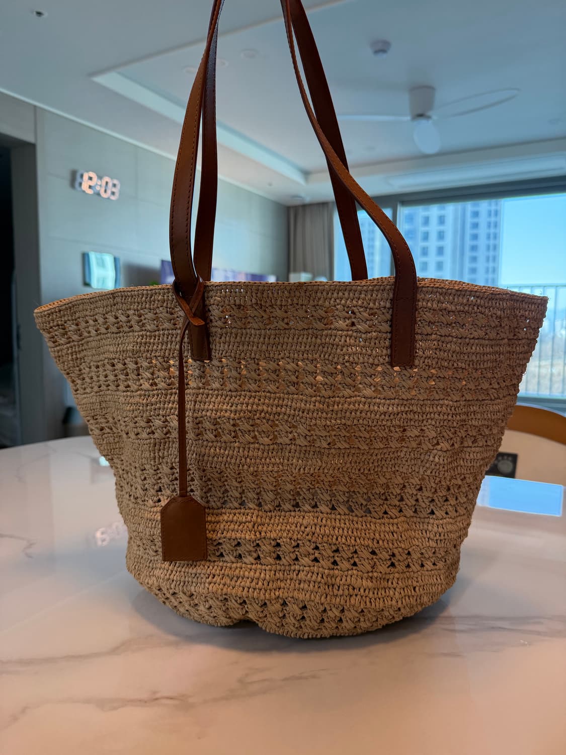 (새상품) 생로랑 파니에 라피아 미듐 쇼퍼 상품이미지1