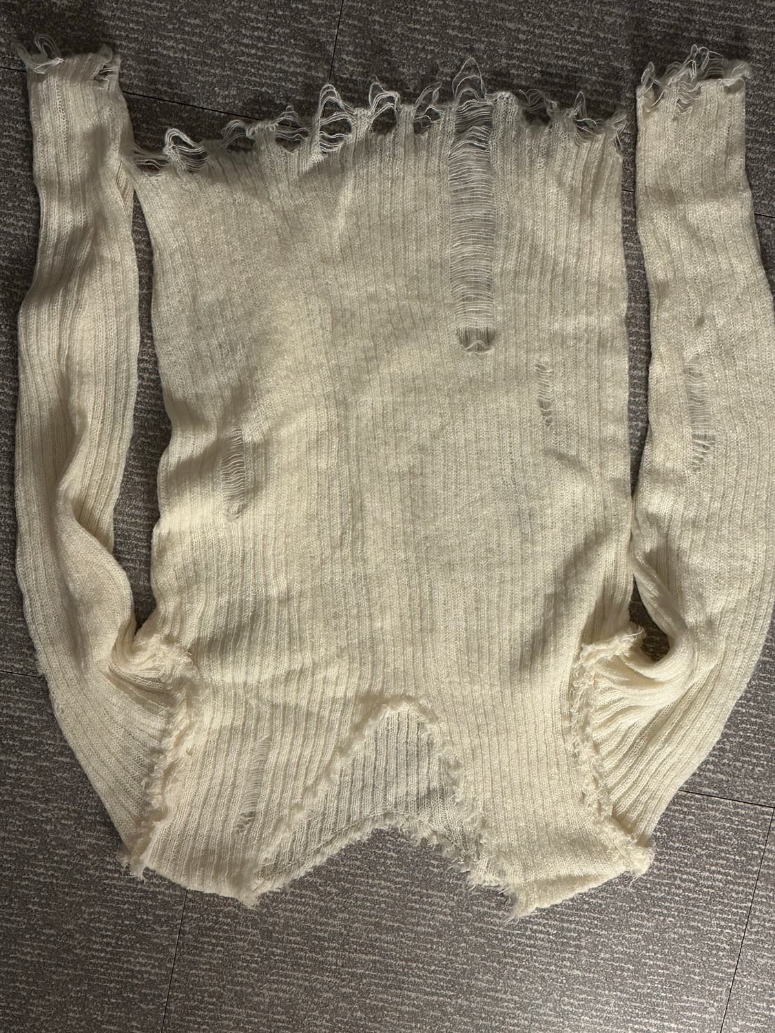 아이보리 데미지 니트 카리나 니트 상품이미지1