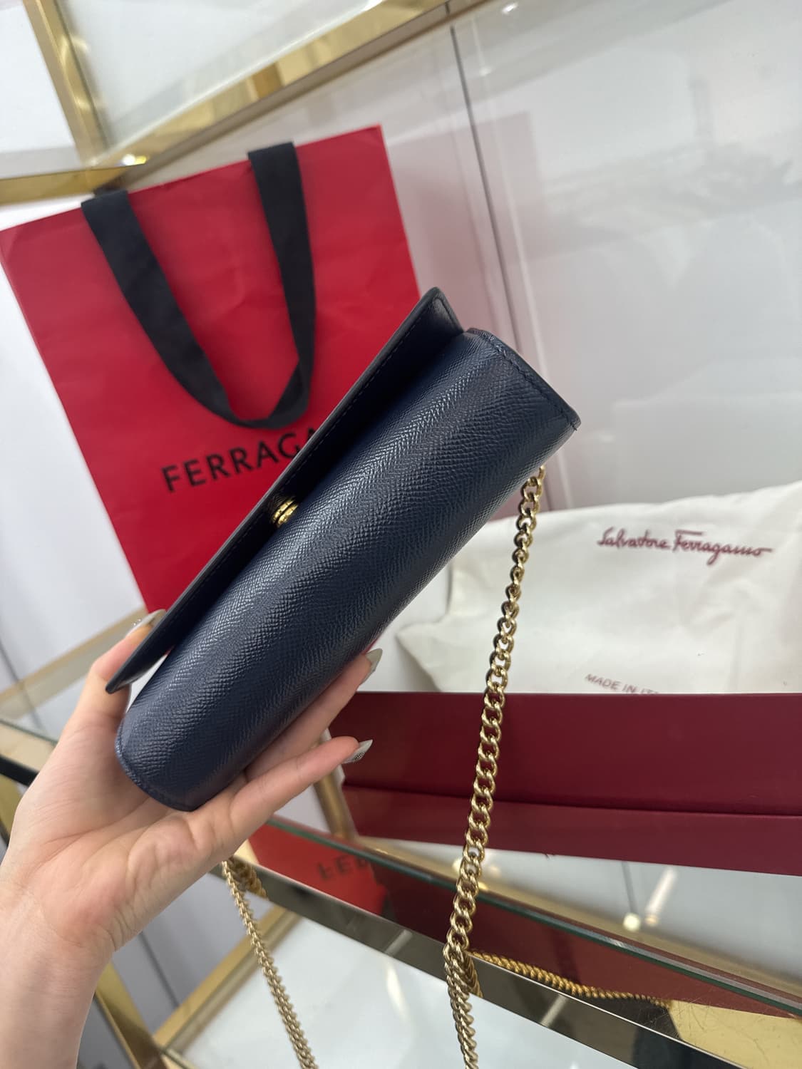 페레가모 네이비 체인크로스백 상품이미지3