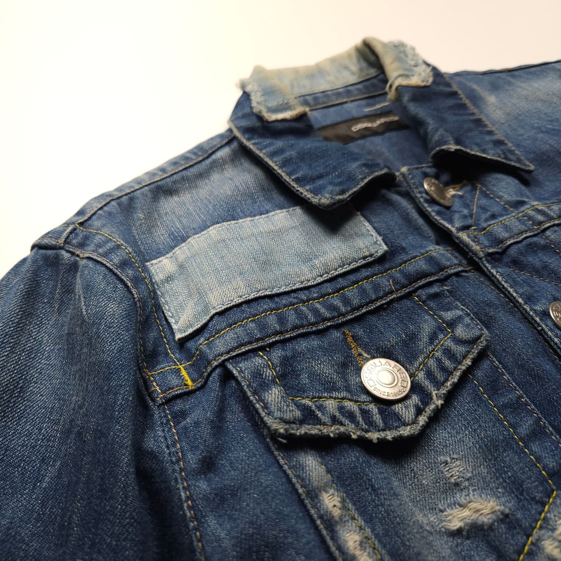 00s 디스퀘어드 빅로고 디테일 워싱 데님 트러커 자켓 (L)

-가격  상품이미지7