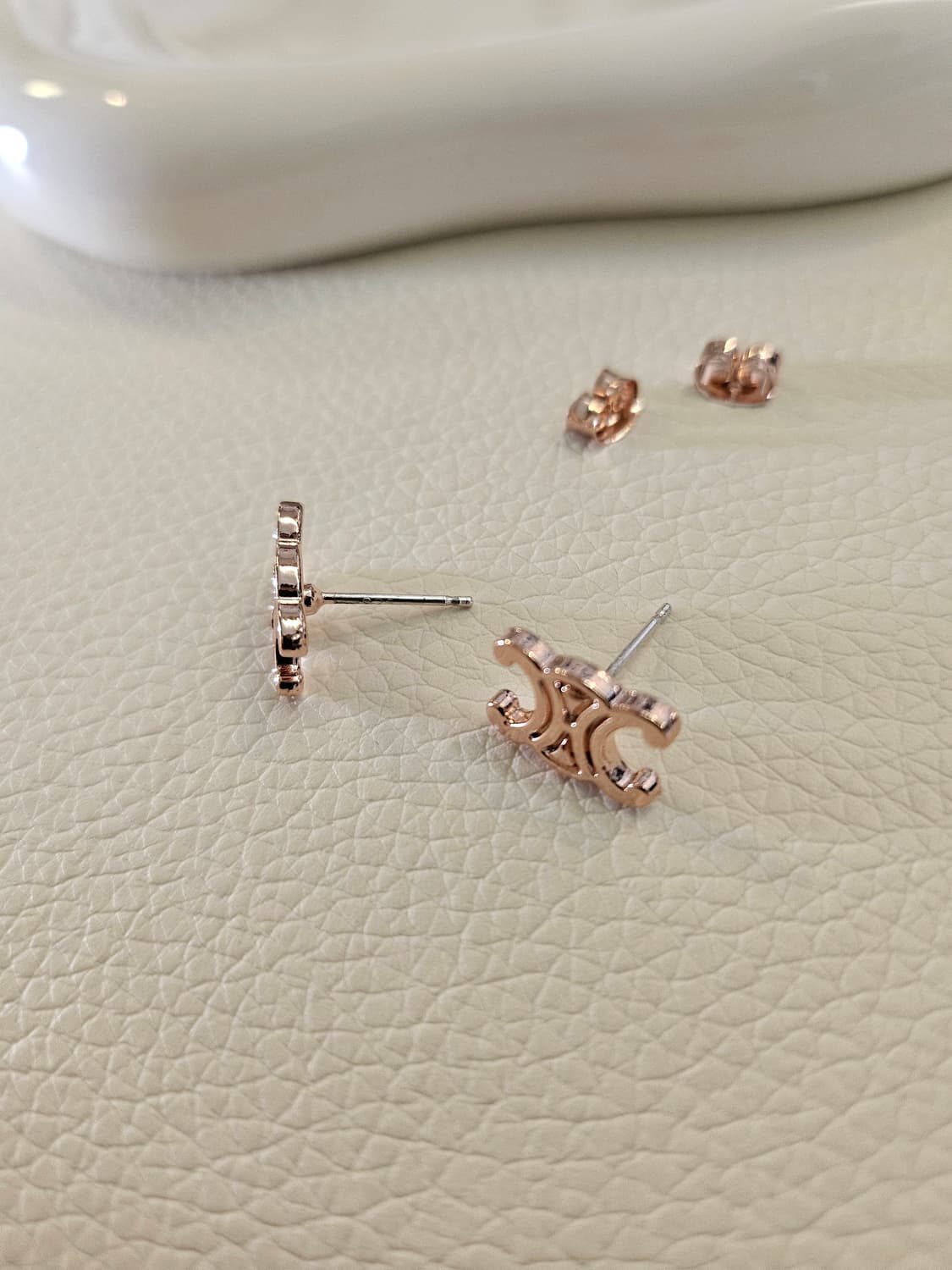 셀린느 업사이클링 스터드 핑골 귀걸이 상품이미지3