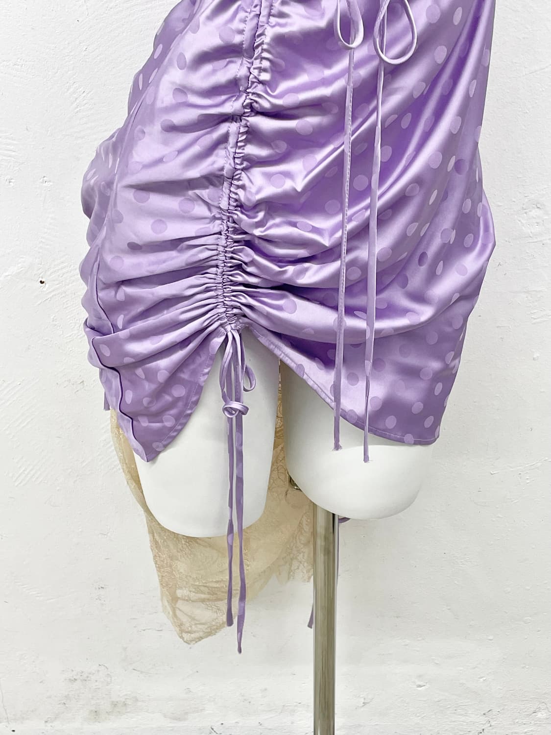 도트 셔링 새틴 레이스 원피스 상품이미지3