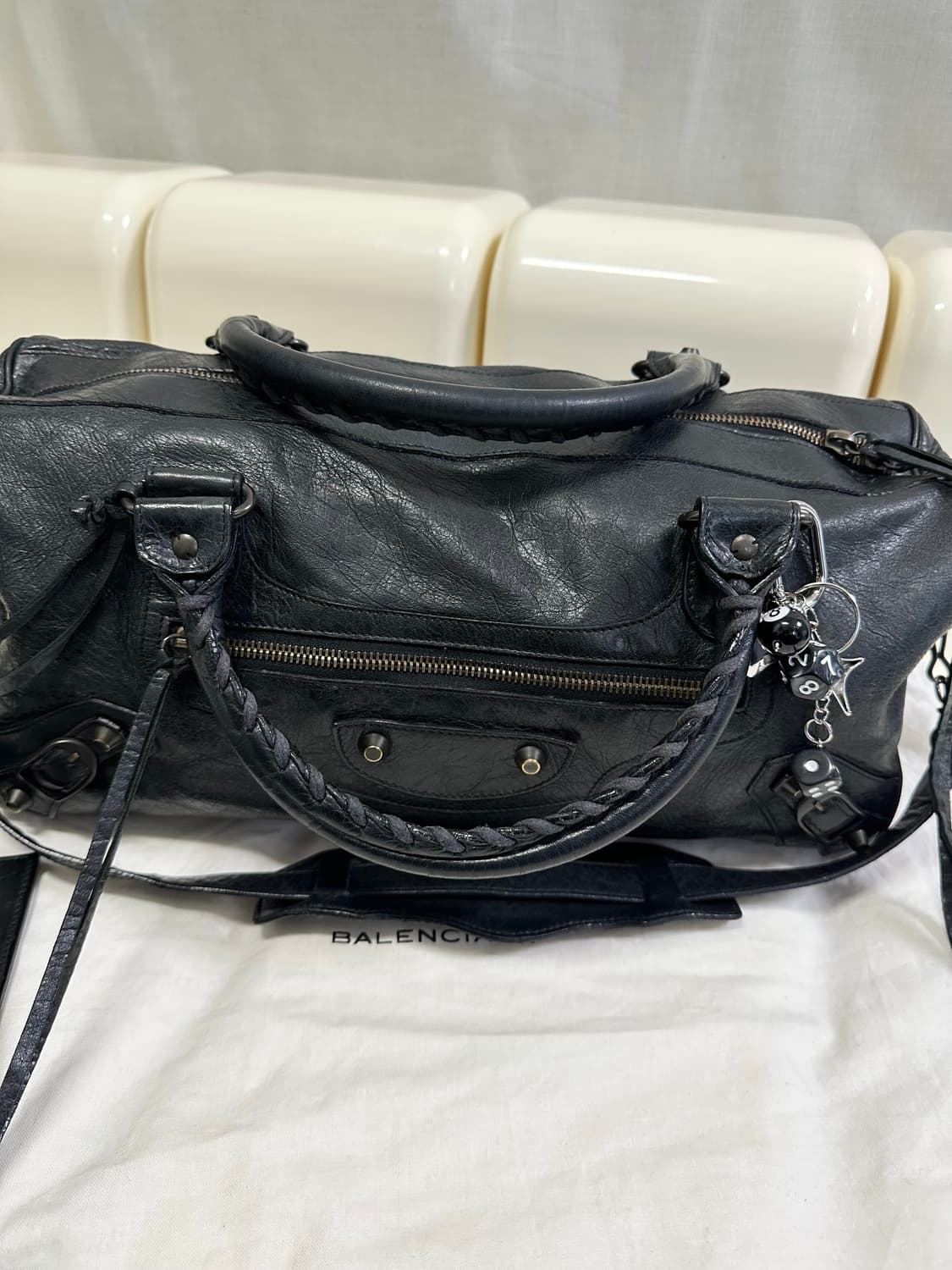 [A 정품] 발렌시아가 시티 모터백 트위기 블랙 상품이미지4