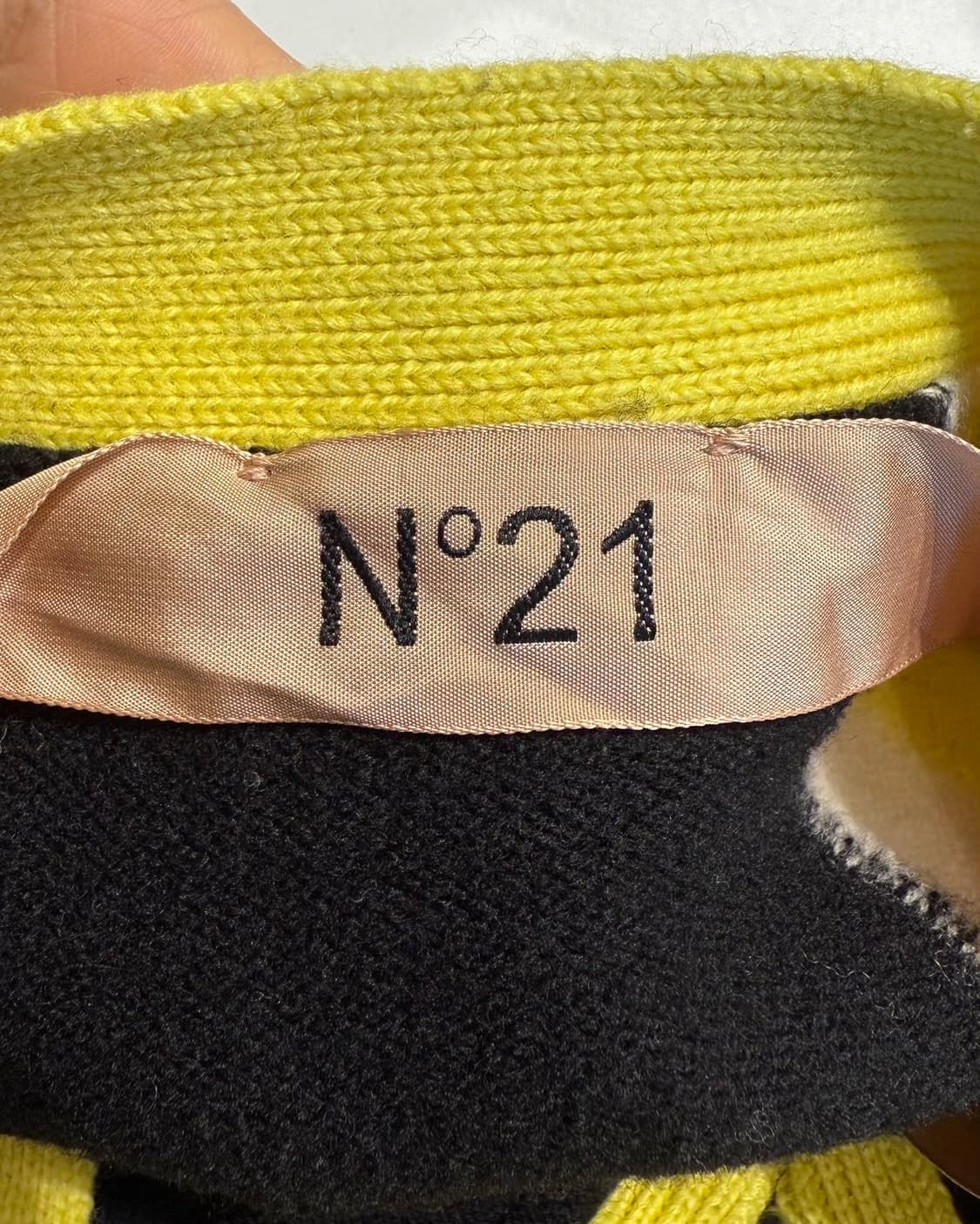 n21 블랙 옐로우 태슬 크롭 가디건  상품이미지8