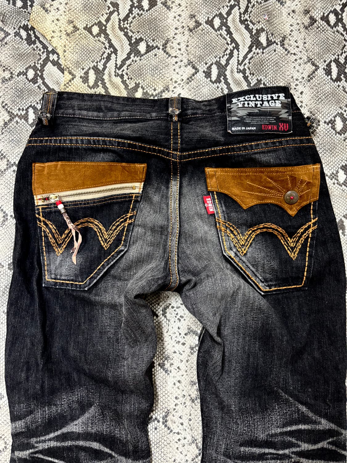 “Edwin” Western Black Crack Washed Pants 상품이미지9