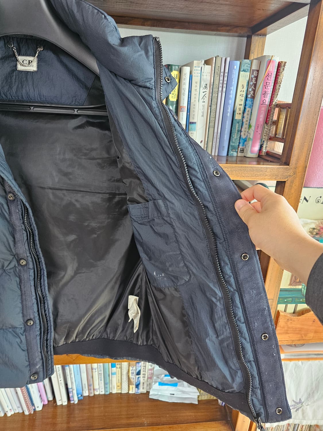 씨피컴퍼니 정품 조끼패딩 팔아요 사이즈 105 cp컴퍼니 상품이미지9