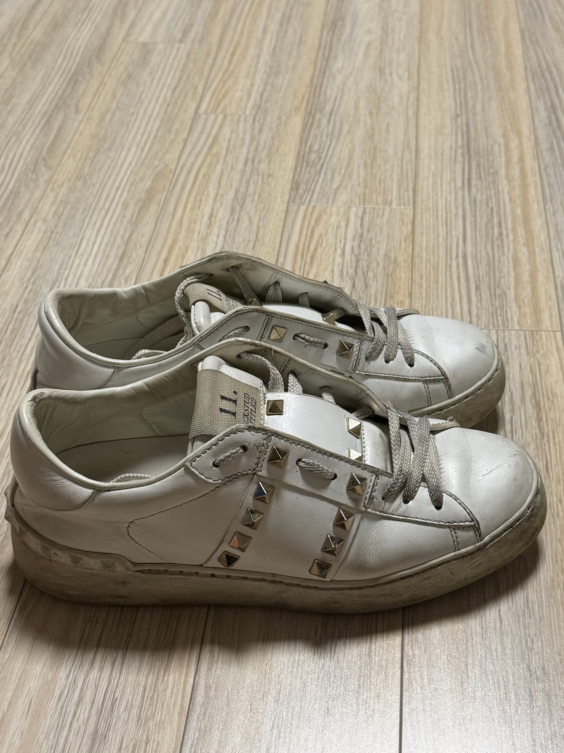 발렌티노 락스터드 스니커즈 상품이미지3