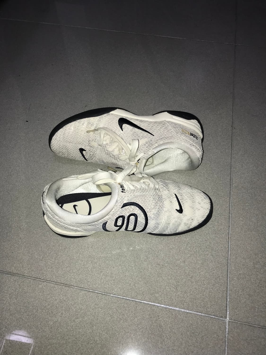 나이키 우먼스 토탈90 T9O SE 페일 아이보리 블랙 235 상품이미지5