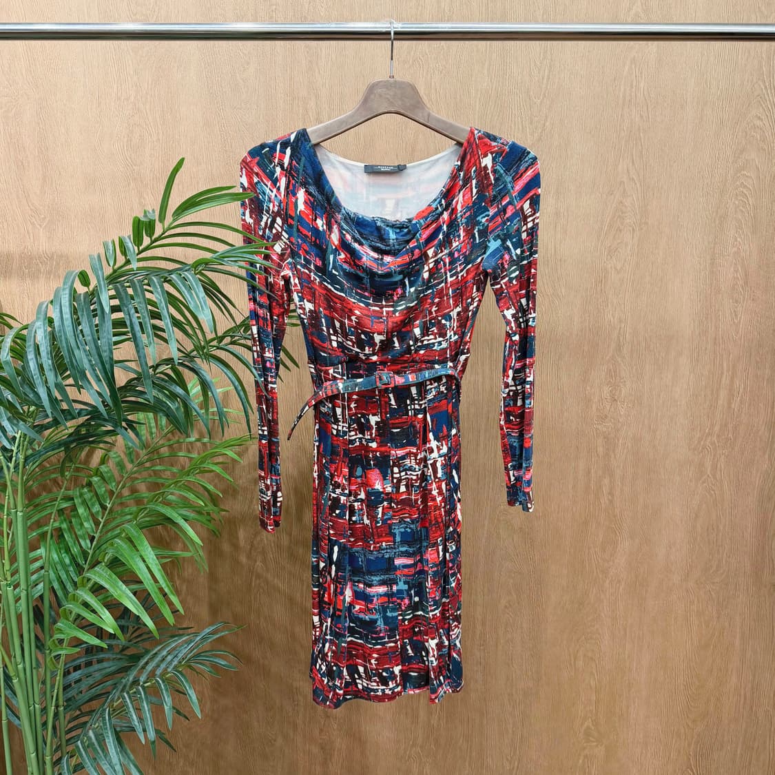 막스마라 위켄드 원피스 드레이프 넥 아트워크 프린팅 벨트 디테일 레드 상품이미지1