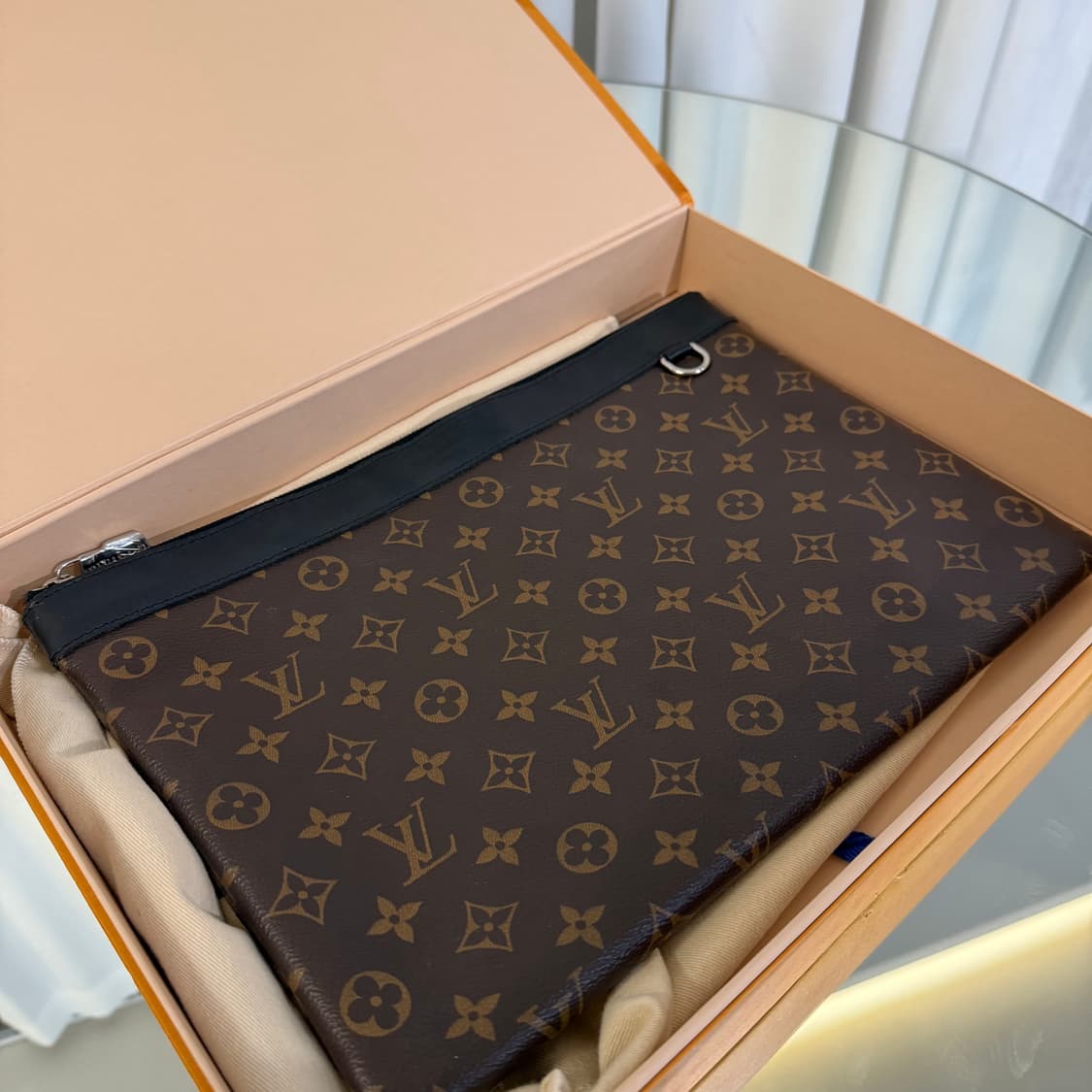 루이비통 모노그램 디스커버리 클러치 GM  상품이미지4