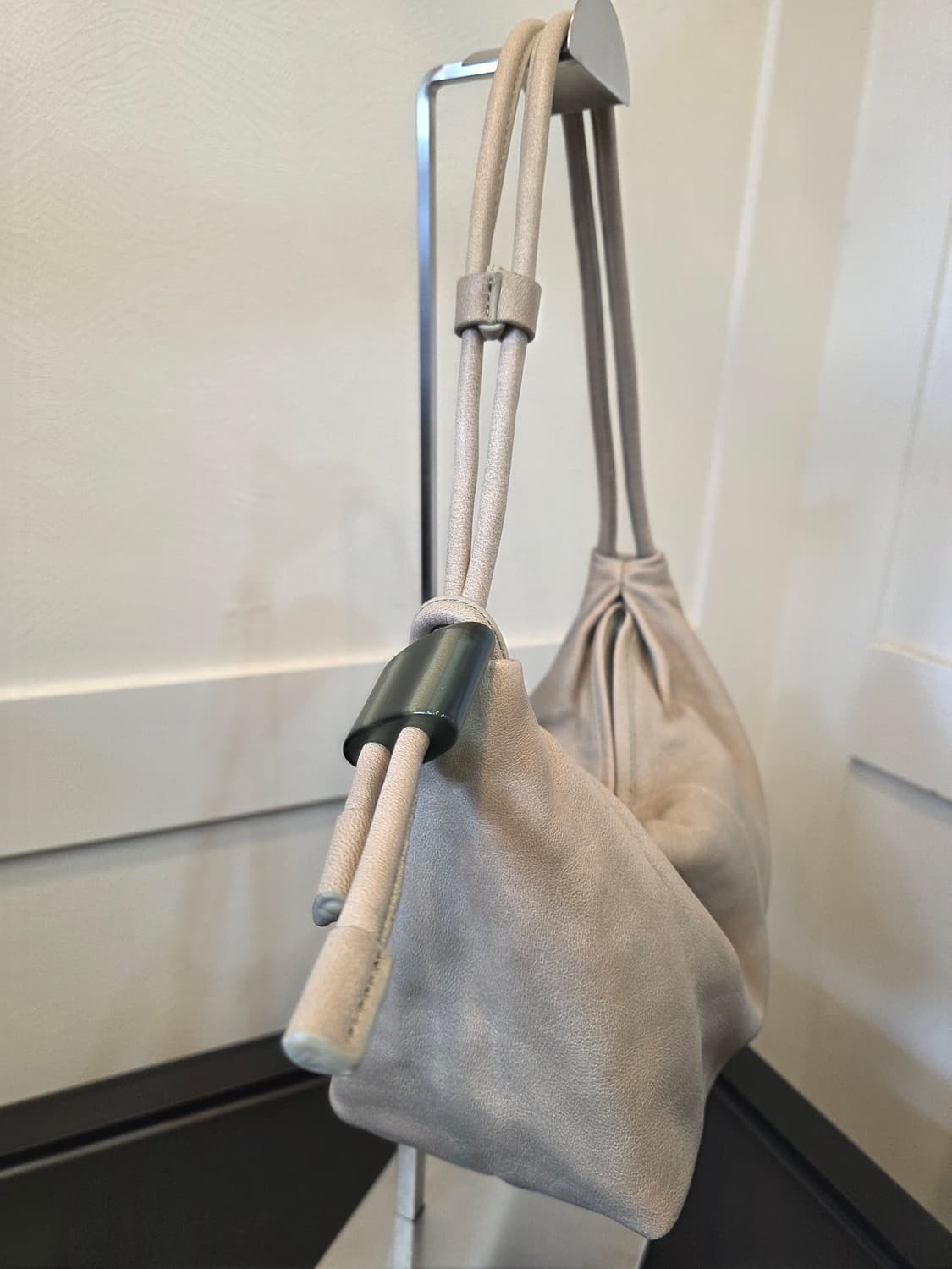 아카이브앱크 릿지 숄더백 스웨이드크림 상품이미지4