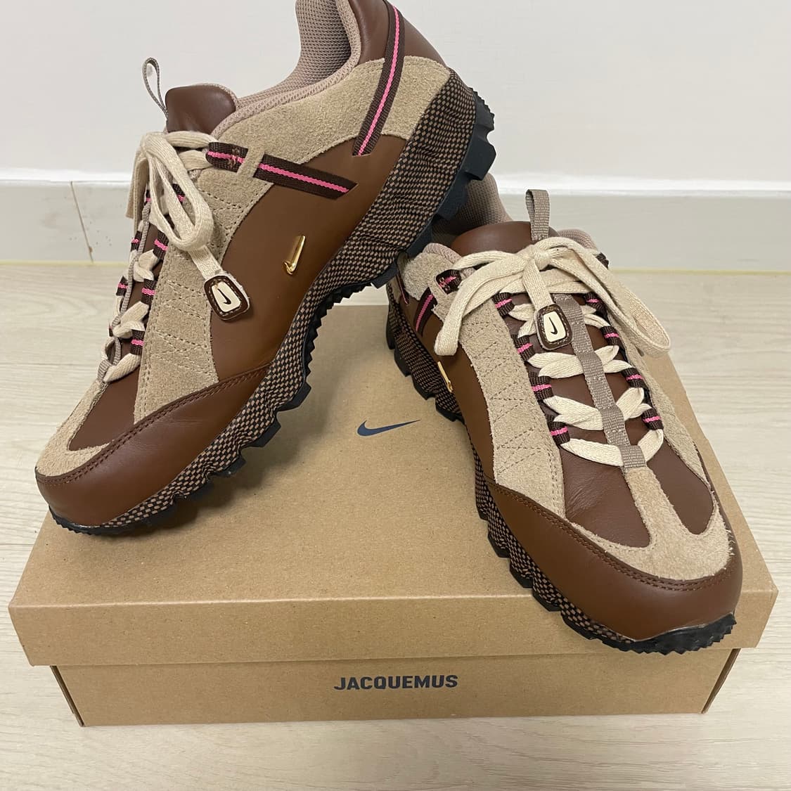 자크뮈스 나이키 에어 휴마라 LX  상품이미지3