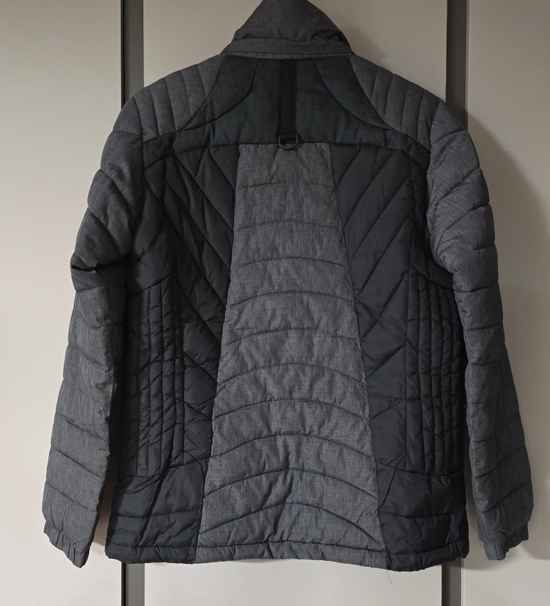 코오롱스포츠  여자 덕다운 경량패딩.
싸이즈 95.
 상품이미지2