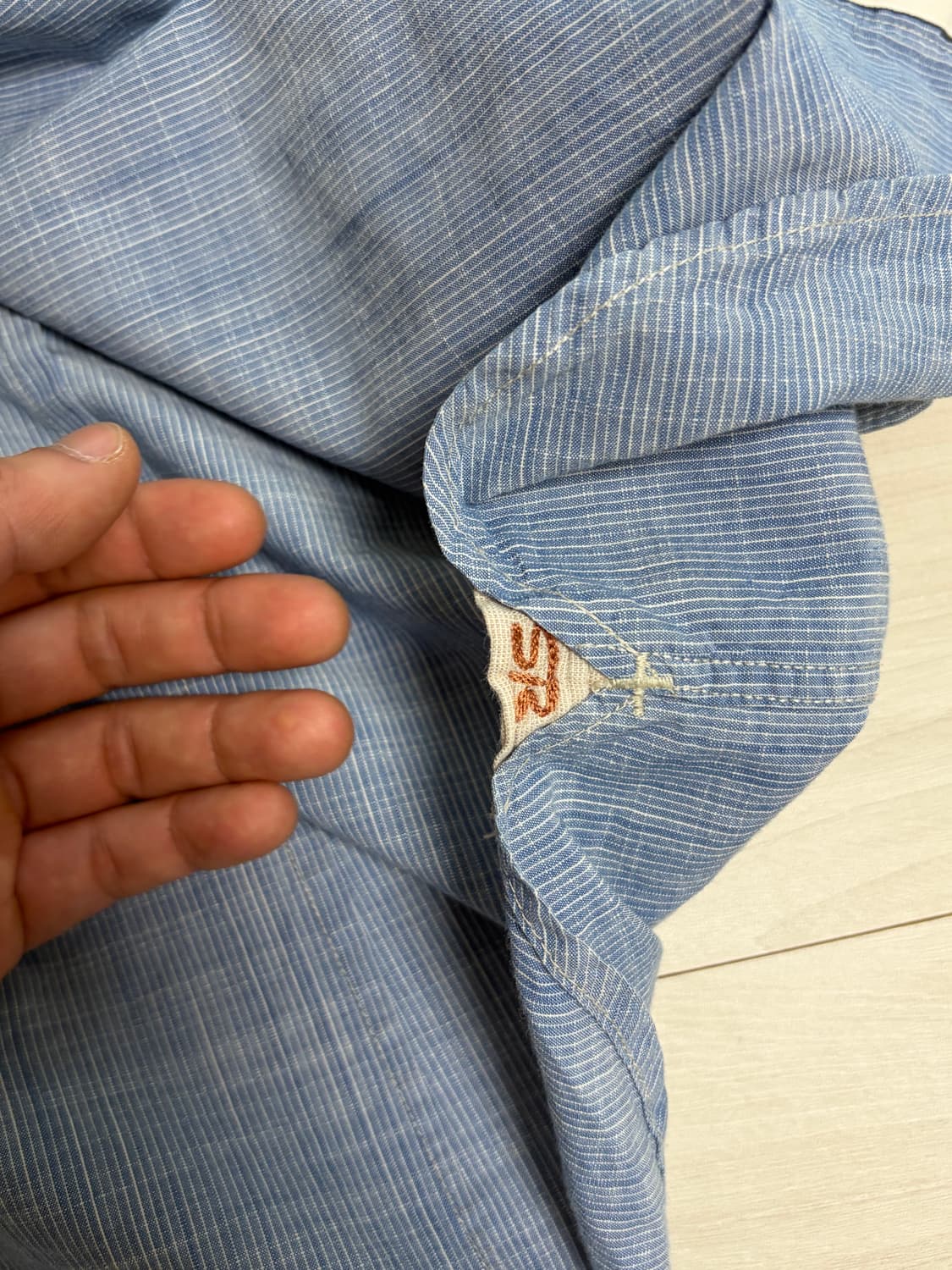 코오롱 시리즈 버튼디테일 샴브레이 셔츠 L 상품이미지5