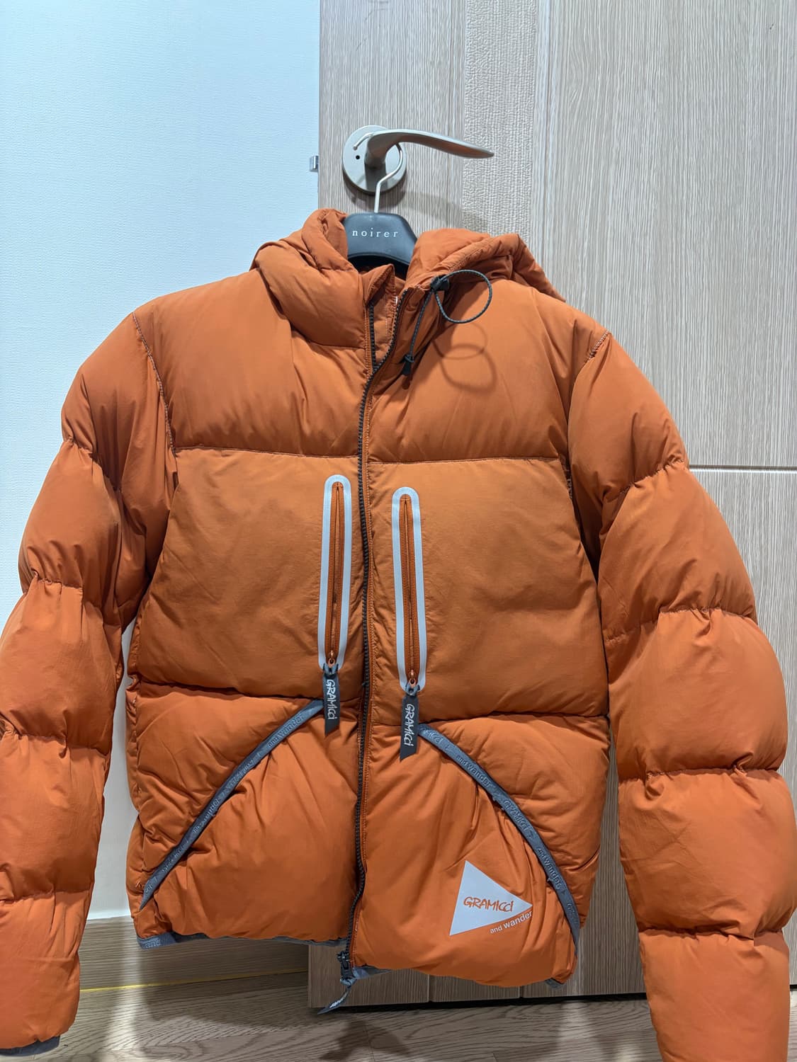 [M] 앤드원더 x 그라미치 구스 다운 패딩 오렌지 상품이미지2