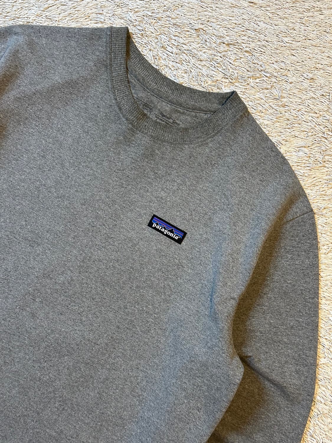 파타고니아 PATAGONIA P-6 스몰패치 맨투맨 그레이 상품이미지2
