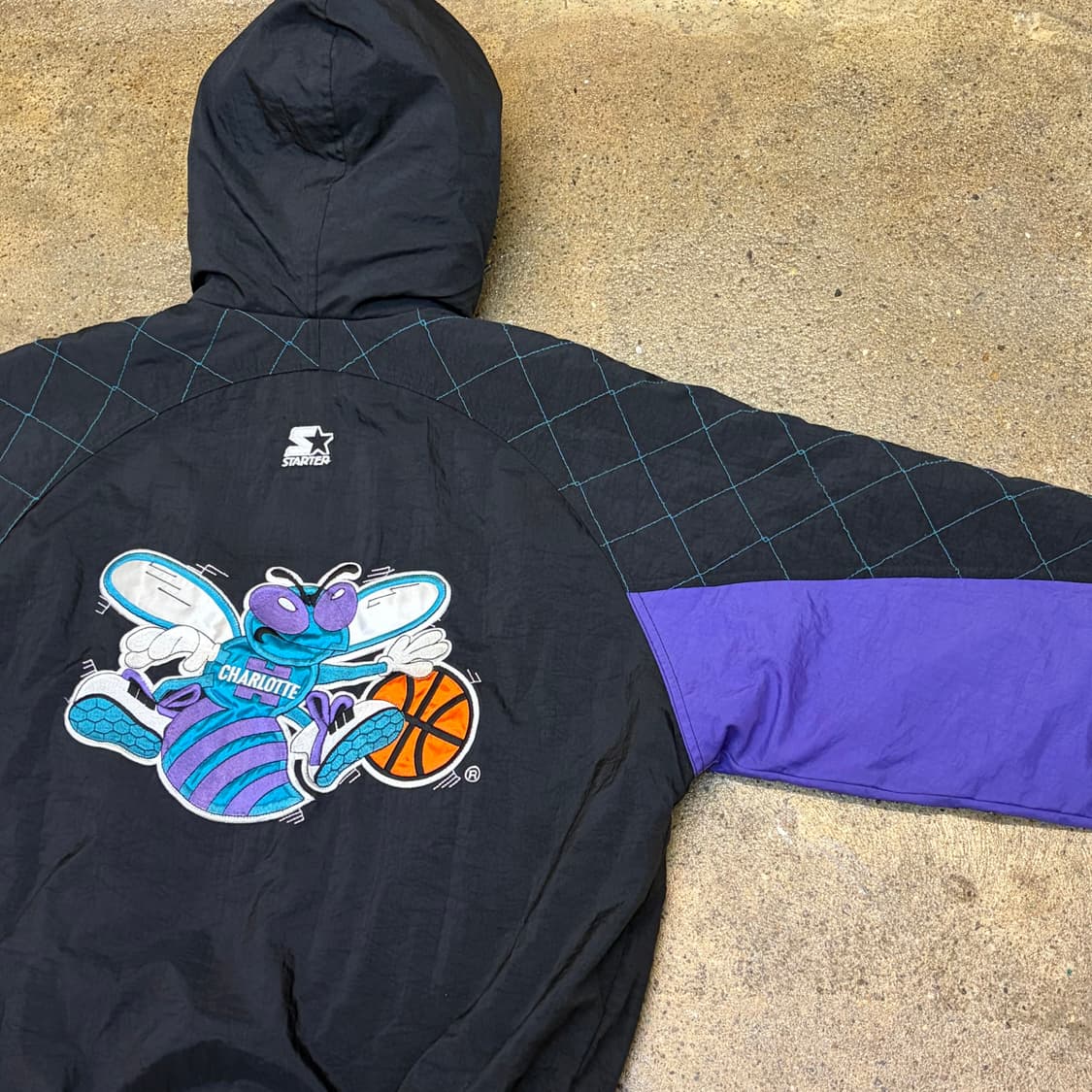 90s 미국 빈티지 스타터 NBA 샬럿 호네츠 패딩점퍼  상품이미지3
