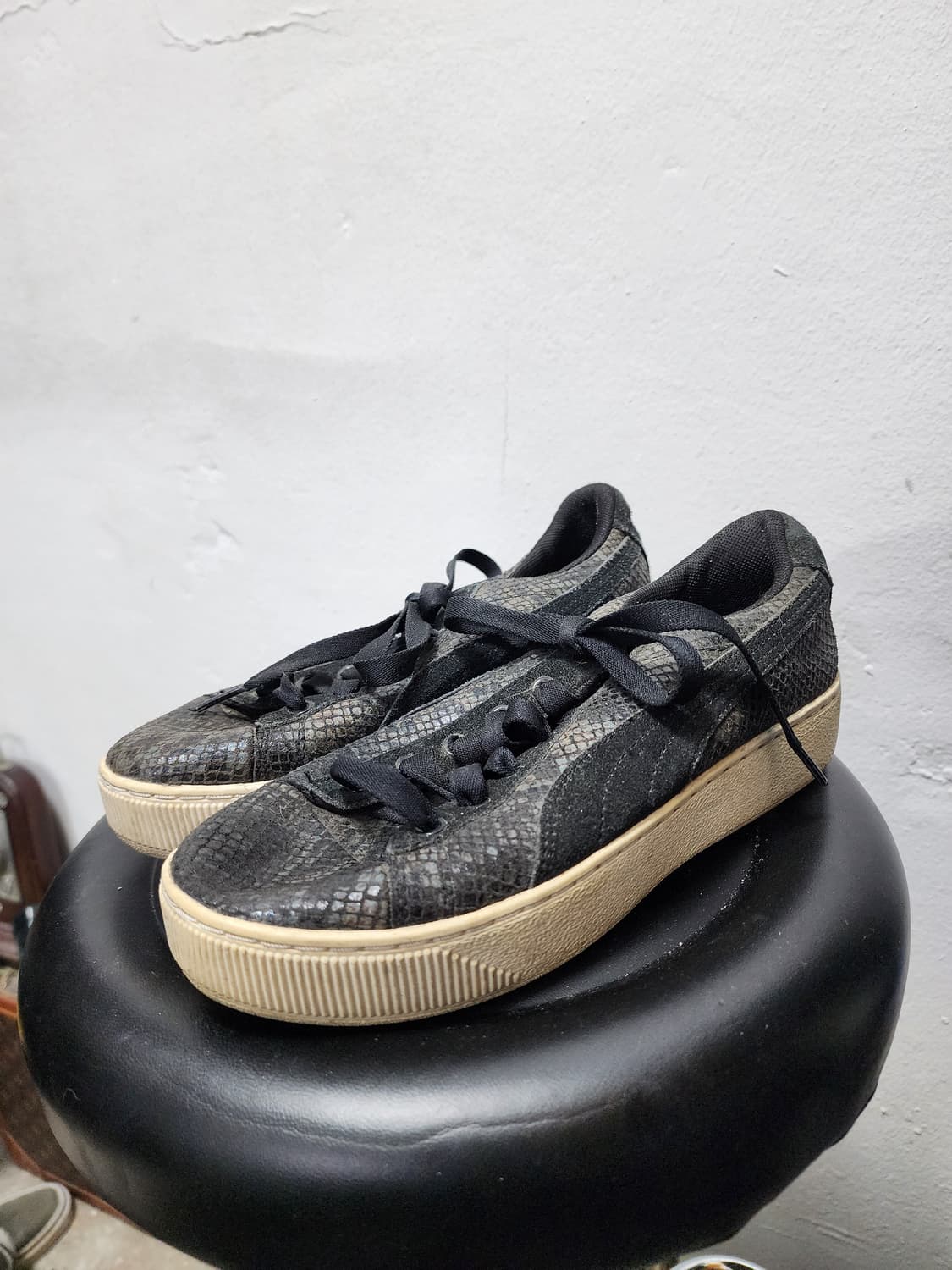 푸마 블랙 스네이크 스웨이드 스니커즈.. 상품이미지1