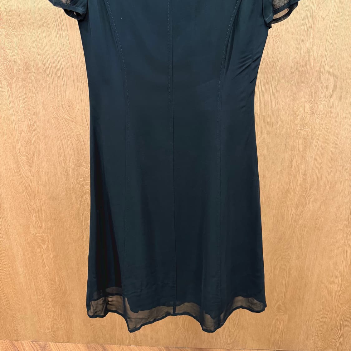 막스마라 페니블랙 브이넥 미디 원피스 시어 슬리브 쉬폰 배색 디테일 블랙 상품이미지5