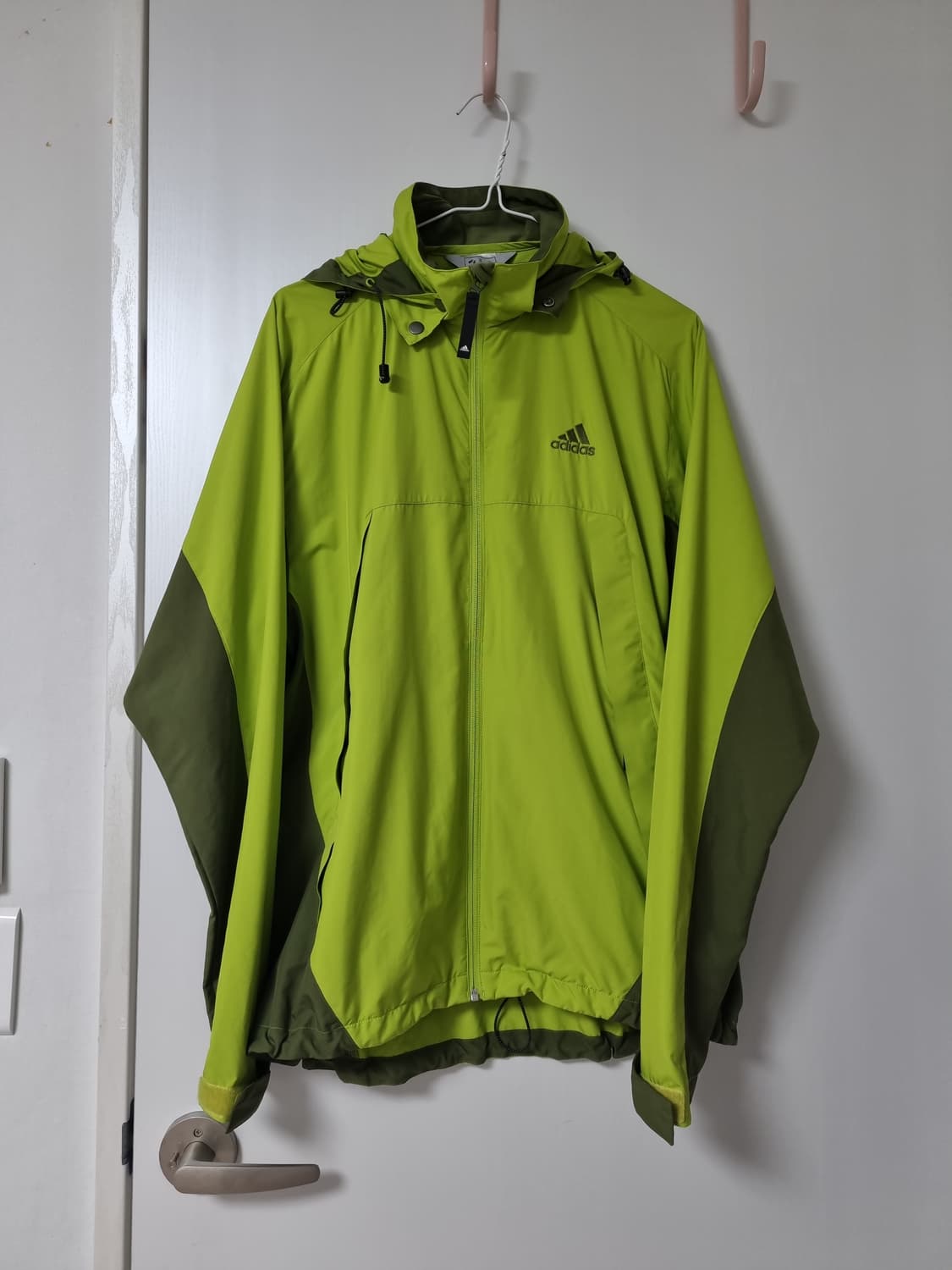 연두빛 경량 얇은 아디다스 바람막이 상품이미지1