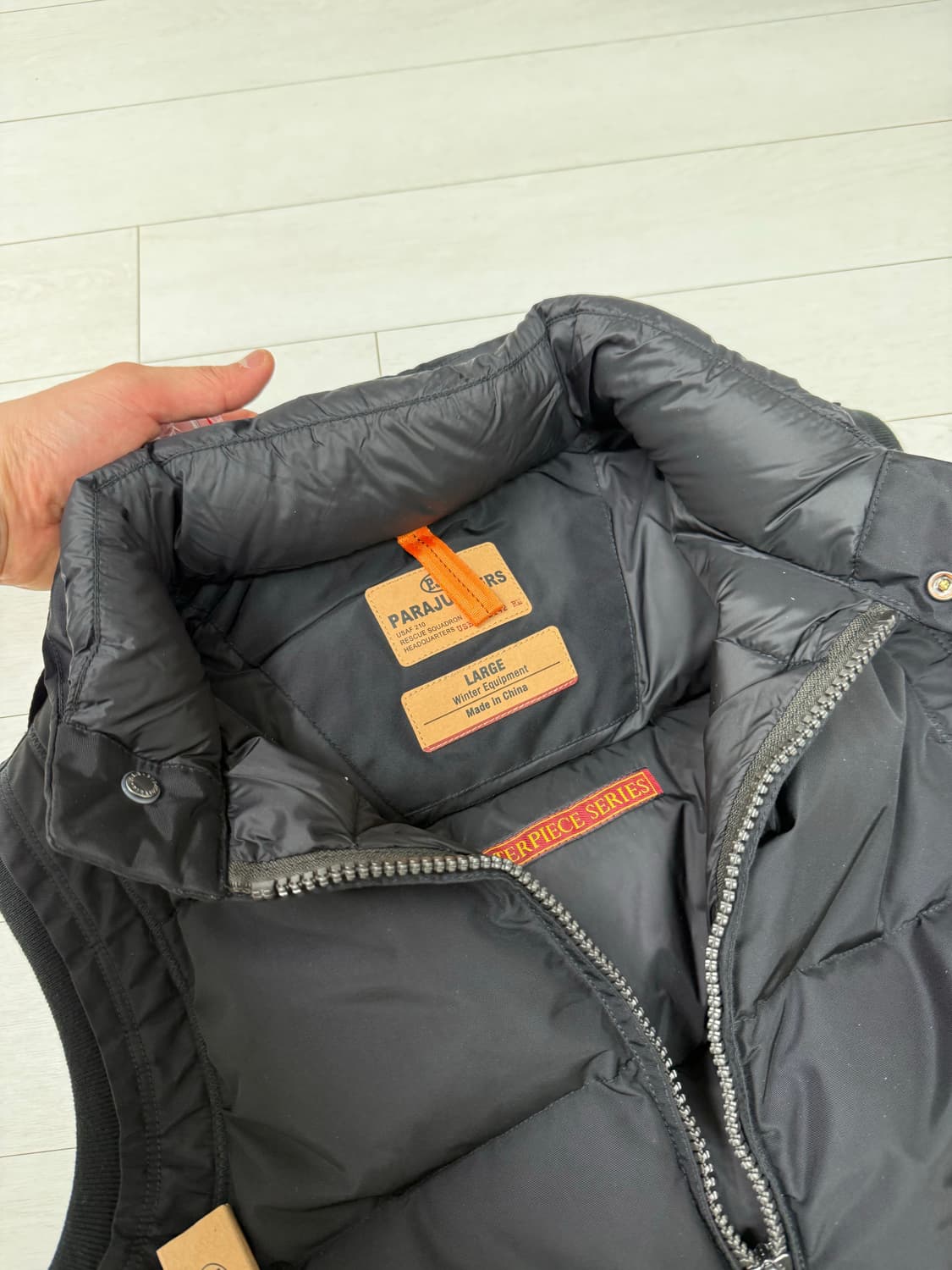 파라점퍼스 패딩 조끼  L 사이즈  상태 목부분 보셔도 오염없이 완전 좋 상품이미지3