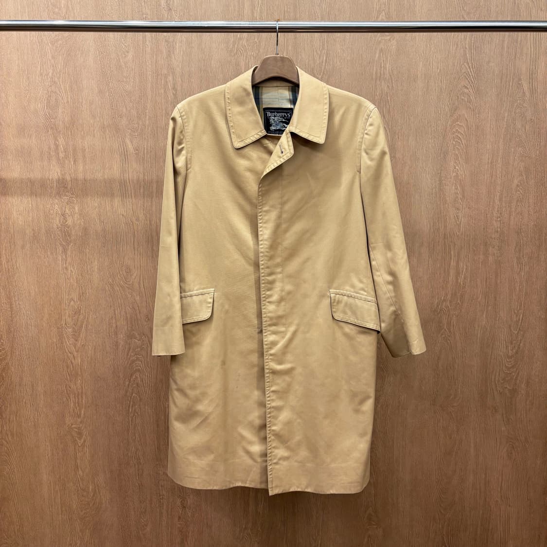 버버리 미니멀 롱 코트 레귤러 카라 싱글 브레스티드 디테일 브라운 상품이미지2